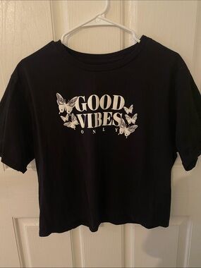 Good Vibes Only Black Graphic Tee - Women's Short Sleeve